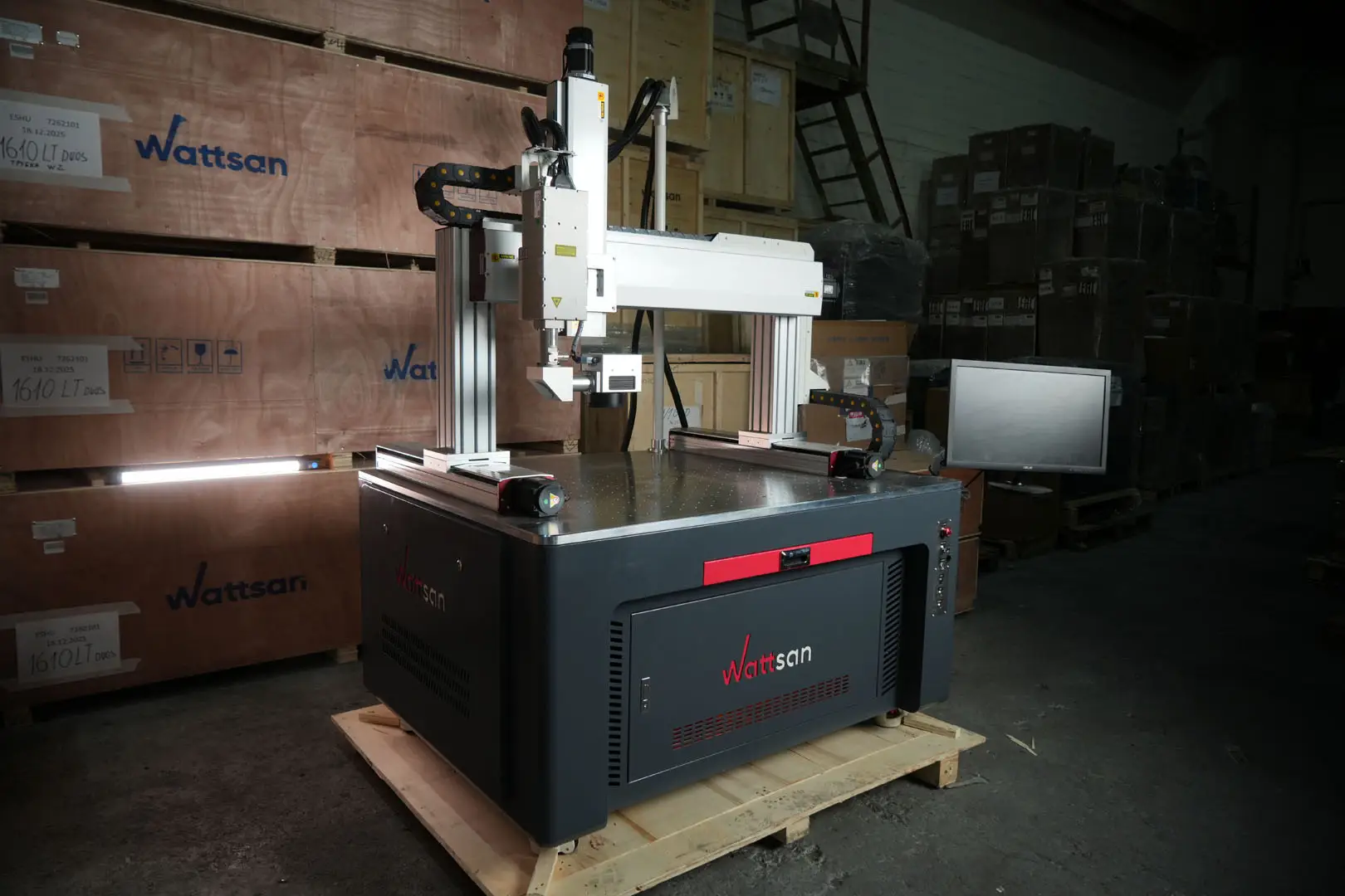Крупногабаритный лазерный маркиратор Wattsan GT портального типа на складе готовой продукции