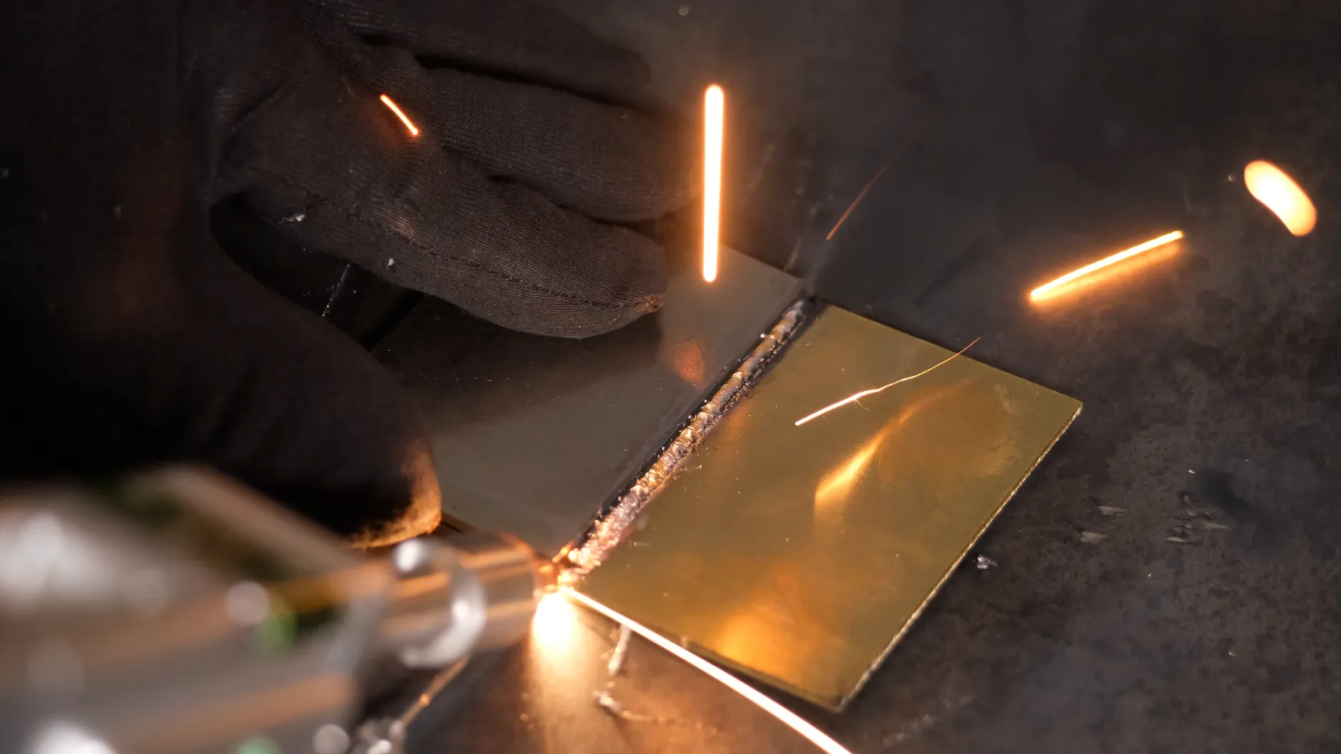 Пример шва, нанесенного с помощью лазерной сварки