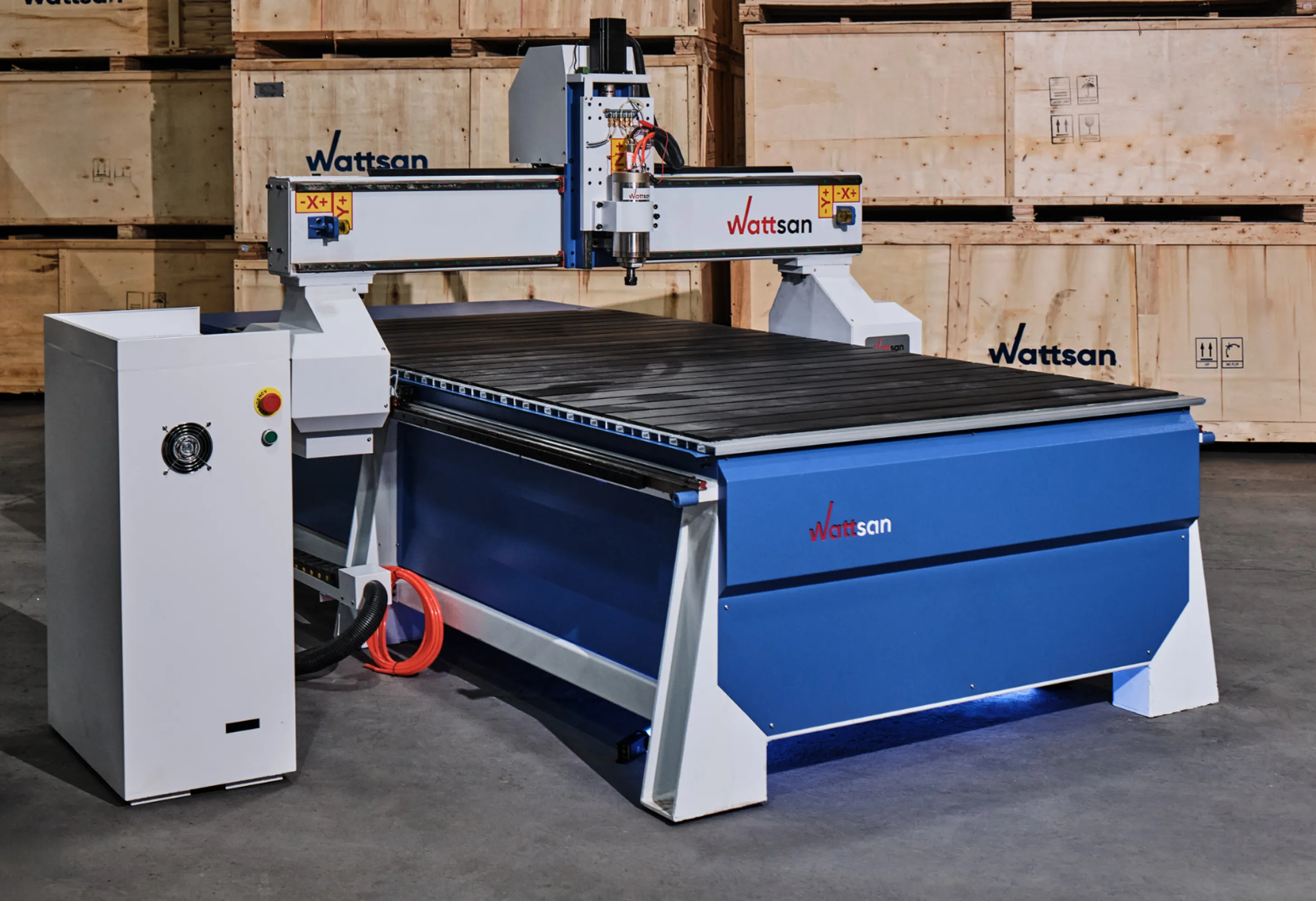 Портальный фрезерный станок с ЧПУ Wattsan для деревообработки и производства мебели в промышленном цеху