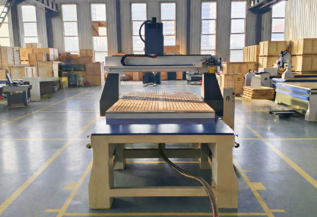 Фрезерный станок Wattsan M2: вид сзади, общий план в производственном цеху.