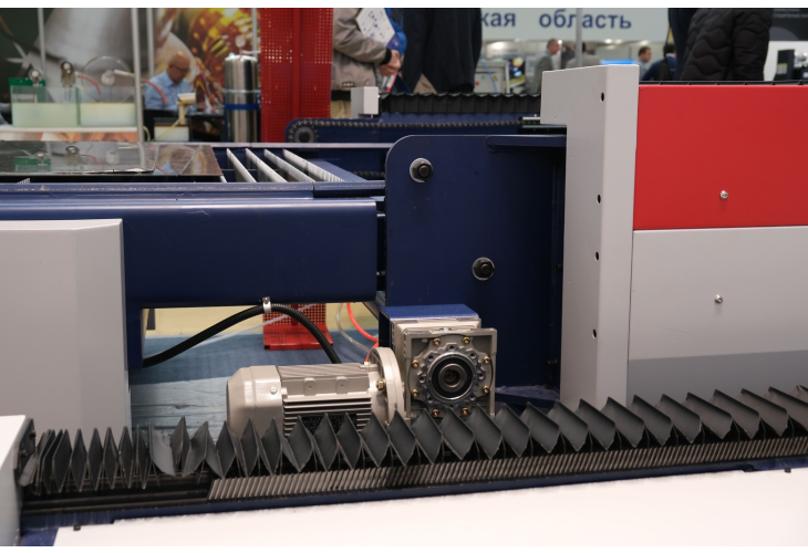 Превью 16 к Лазерный станок по металлу WATTSAN 1530S ROTATORY TABLECHANGE 6000 Вт Raycus