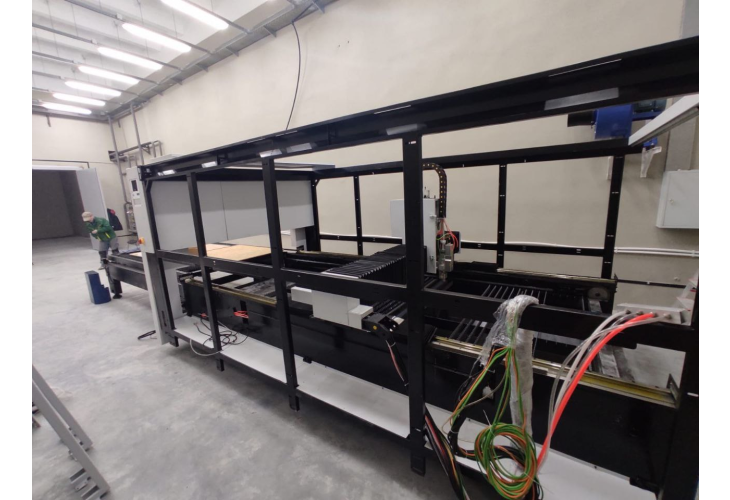 Превью 14 к Лазерный станок по металлу WATTSAN 1530S TABLECHANGE CABINE 6000 Вт IPG