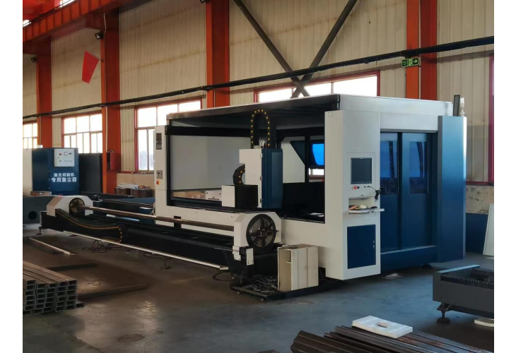 Превью 4 к Лазерный станок по металлу WATTSAN 1530S TABLECHANGE ROTATOTY CABINE 7000 Вт Maxphotonics