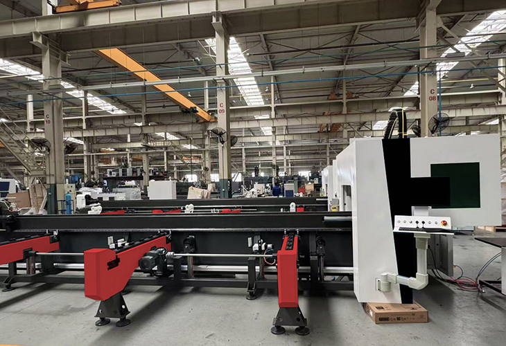 Превью 2 к Лазерный труборез Wattsan Heavy Duty 12 м 30 кВт Raycus