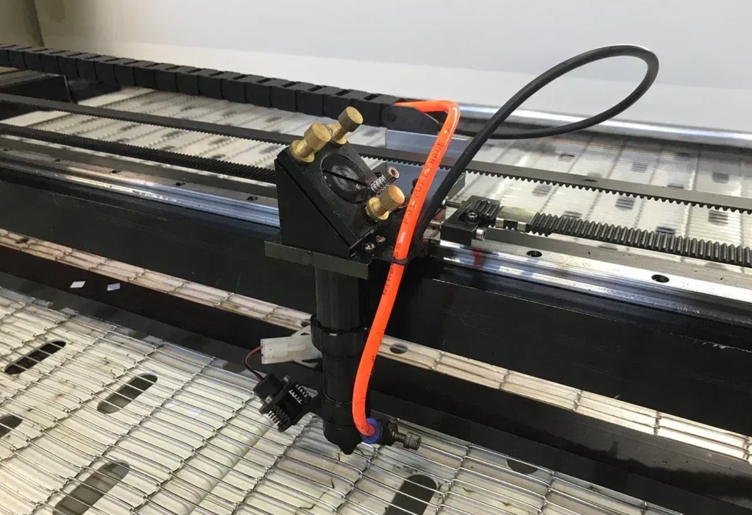 Превью 3 к Лазерный станок WATTSAN 1610 CAM CONVEYER 100 Вт Lasea F4