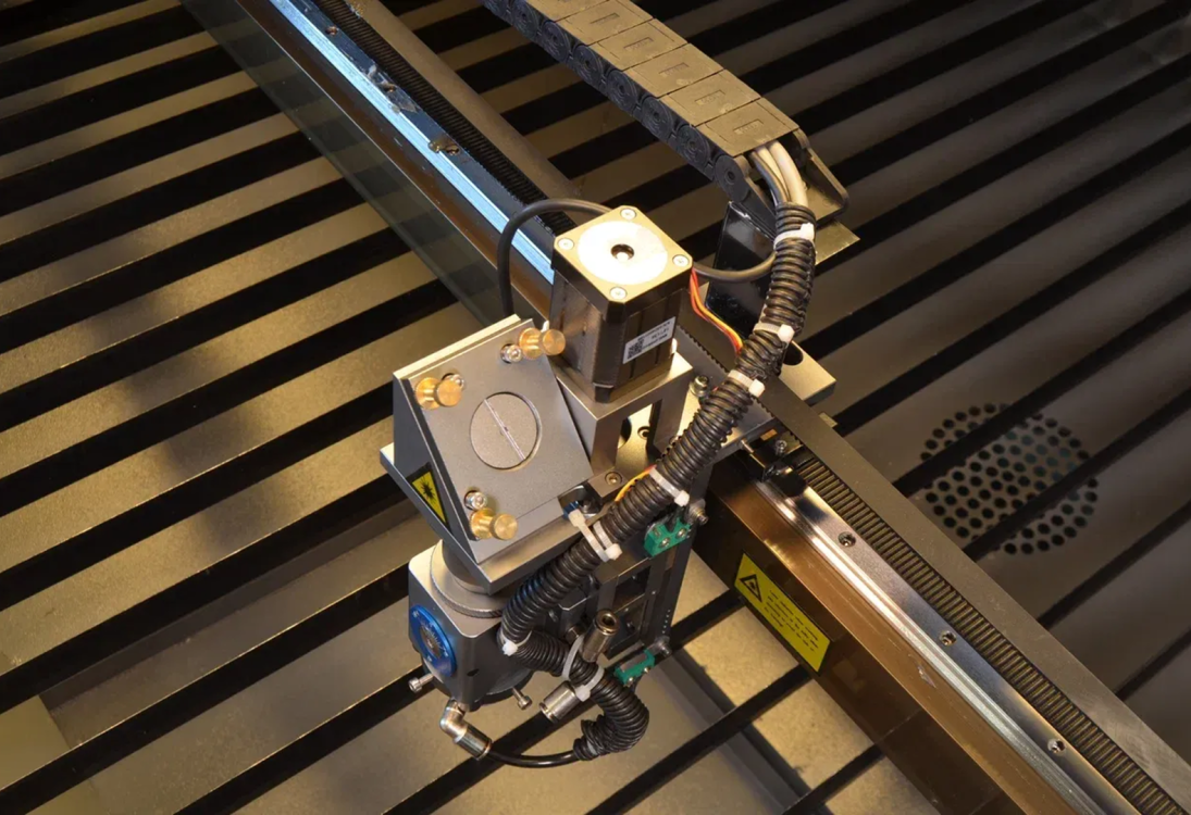 Превью 4 к Лазерный станок WATTSAN NC-С1612 140 Вт Reci W6