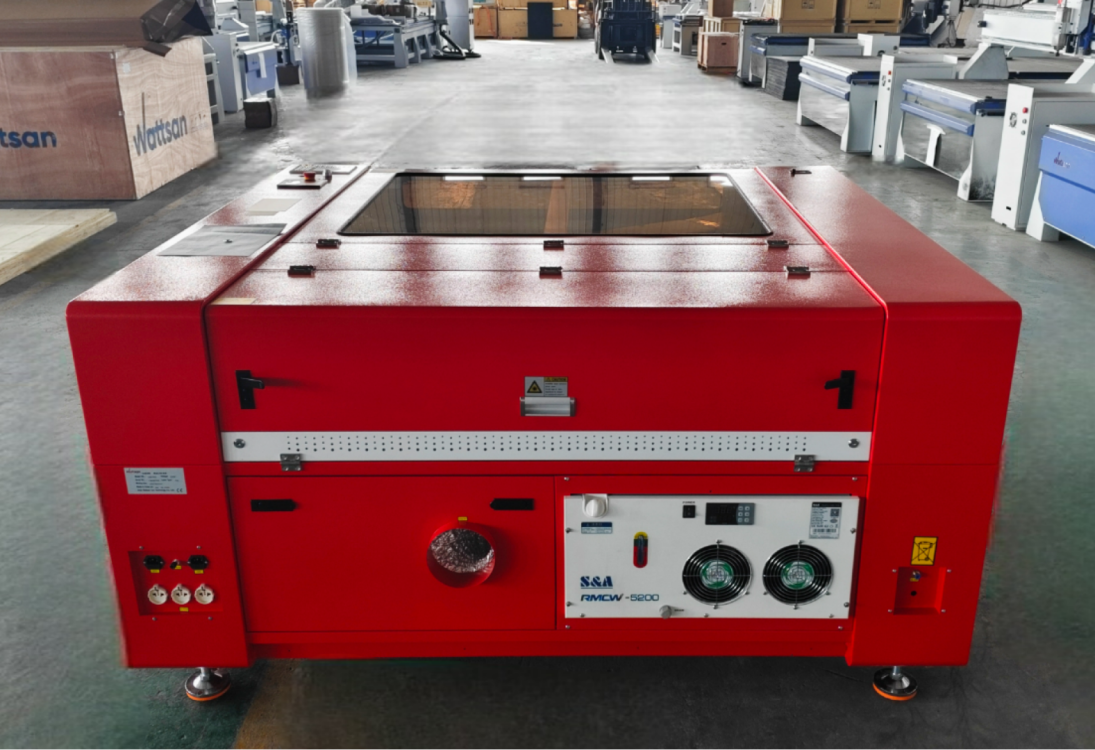 Задняя панель лазерного станка Wattsan 1290 PRO с чиллером, вытяжкой и розетками